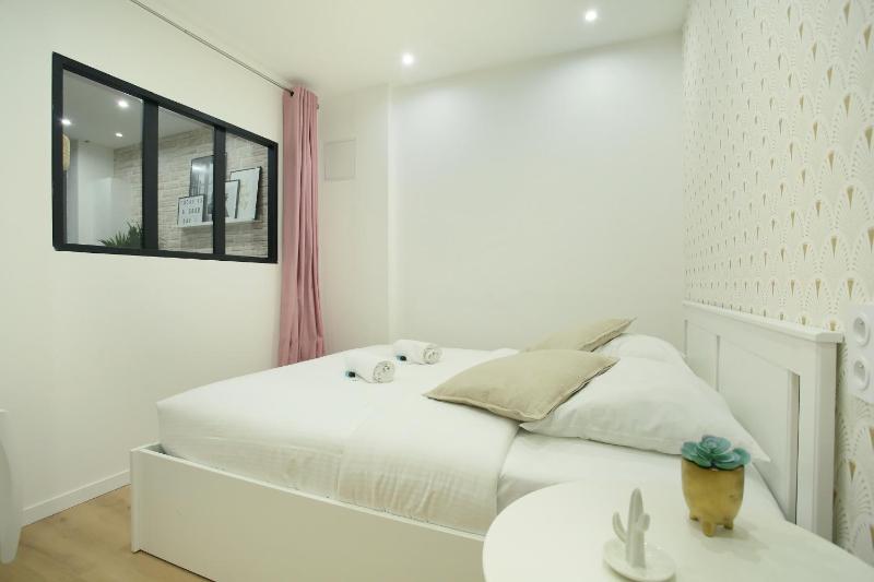 Rent a Room - 253, 2BDR Center of PARIS — комфортный отель в Париже