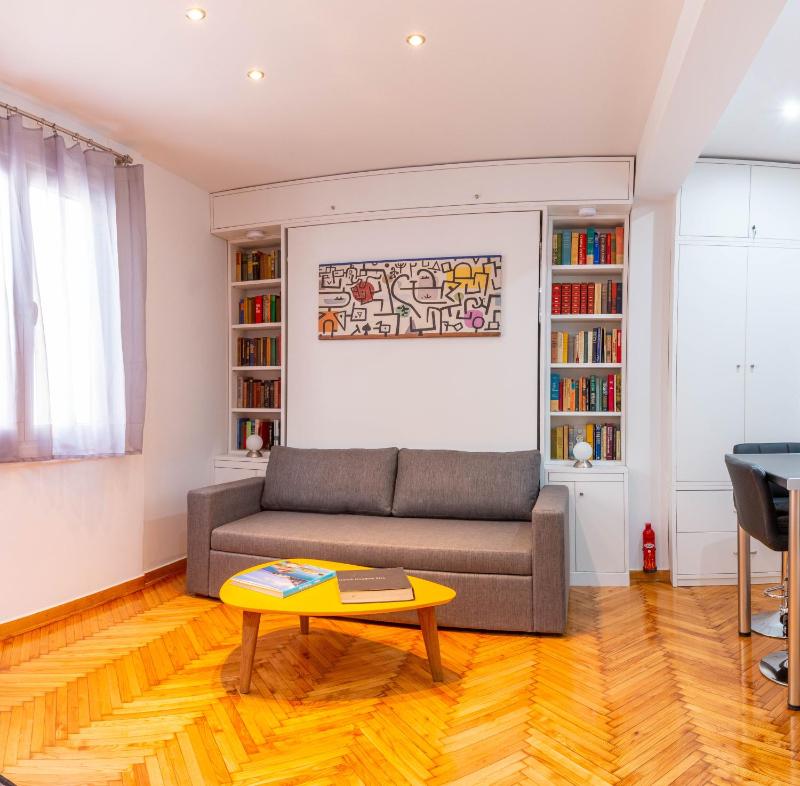 Цены на Martin's Akropolis Studio в Афины