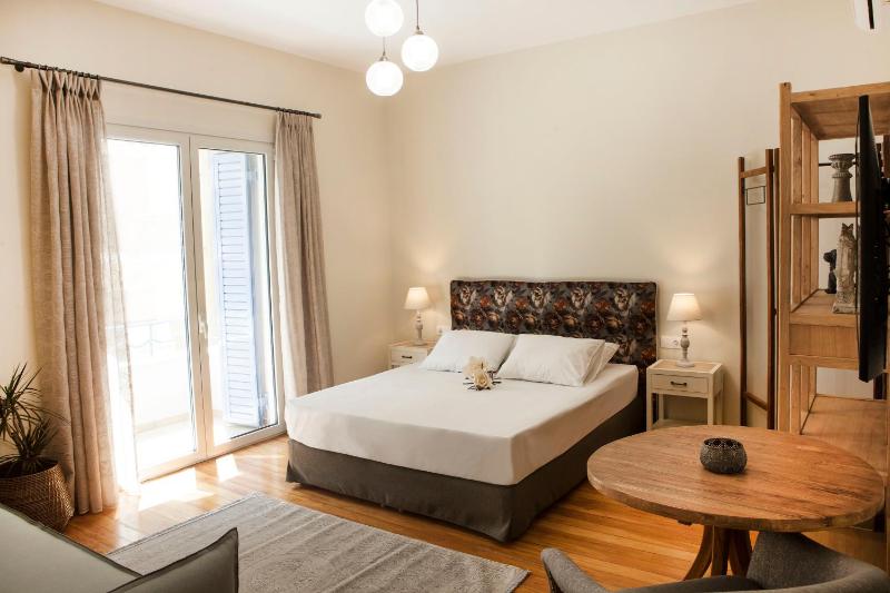 Bentzi...Boutique Apartment 6, Superior Suite for 4 Guests — отель с удобным расположением в Афины