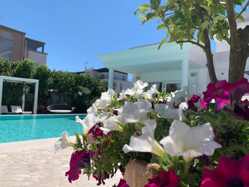 White House a Olbia - Lussuosa struttura con piscina