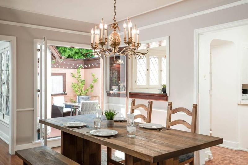 HOLLYWOOD - KING BEDS - LARGE PATIO — отель с удобствами в Лос-Анджелесе