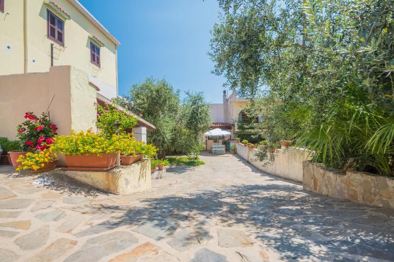 Sa dommo de sa Pietate a Orosei - Autentico alloggio con giardino