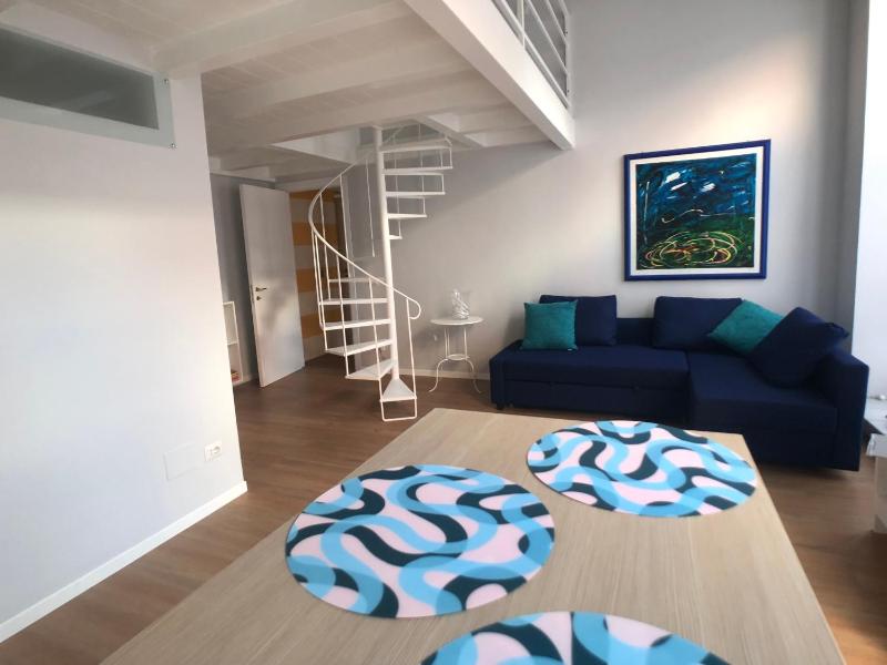 Vicool Apartments - Centro storico Napoli — отель с удобным расположением в Неаполе