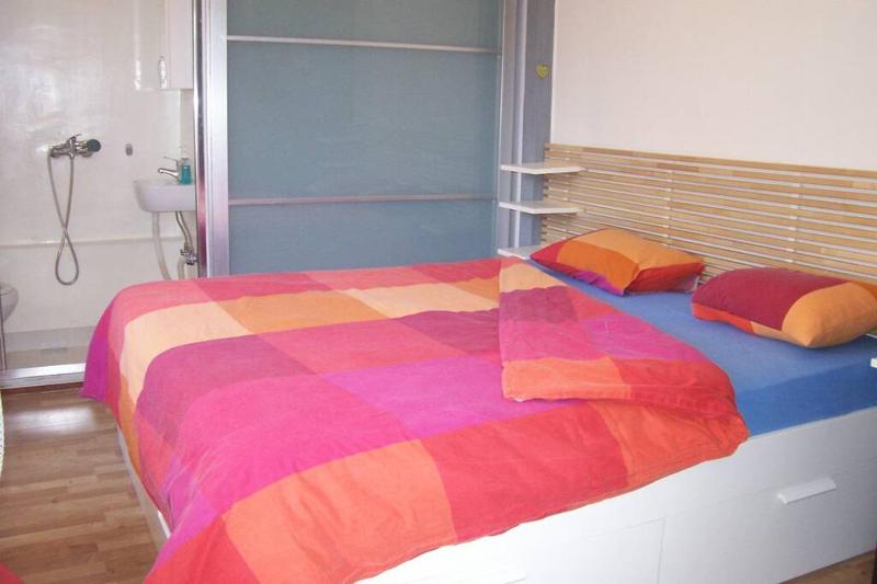 Air conditioned STUDIO in quite garden with barbecue Athens — комфортный отель в Афины