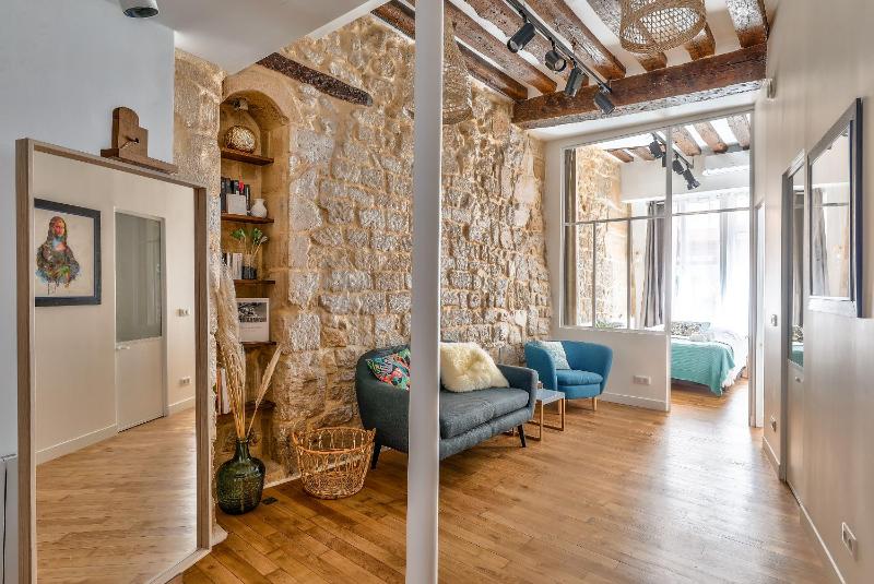 New Stunning 4 Bdrs Apt, With AC - Le Marais — комфортный отель в Париже