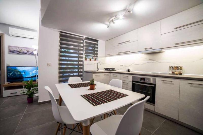 Цены на Brand New Aprt with backyard in Lycabettus Hill ! в Афины