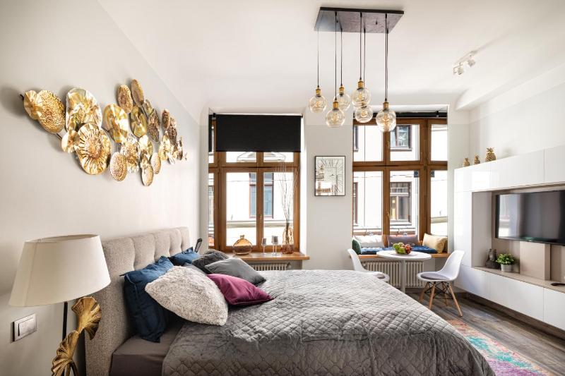 Art Design King Bed Studio Apartment In Old Town — отель с удобным расположением в риге