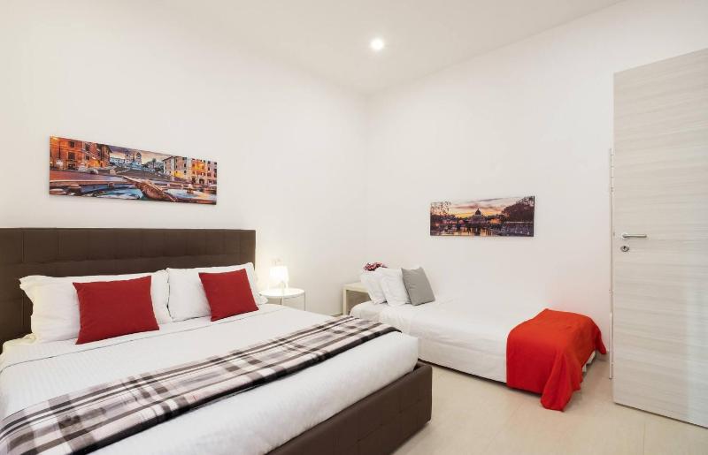 IFlat Lovely and Bright 2 bed flat near Termini — отель с удобствами в Риме