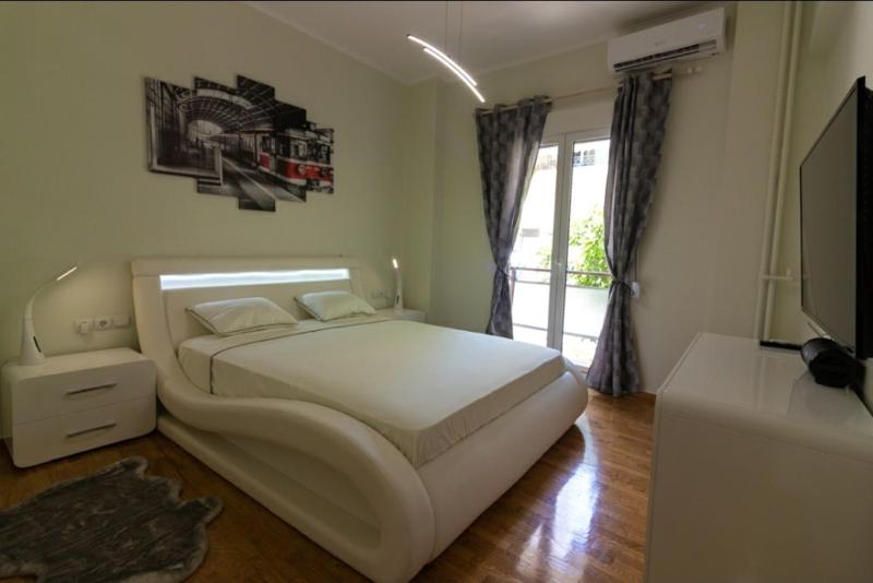 Цены на WHITE HOUSE 30 steps from the Metro station в Афины