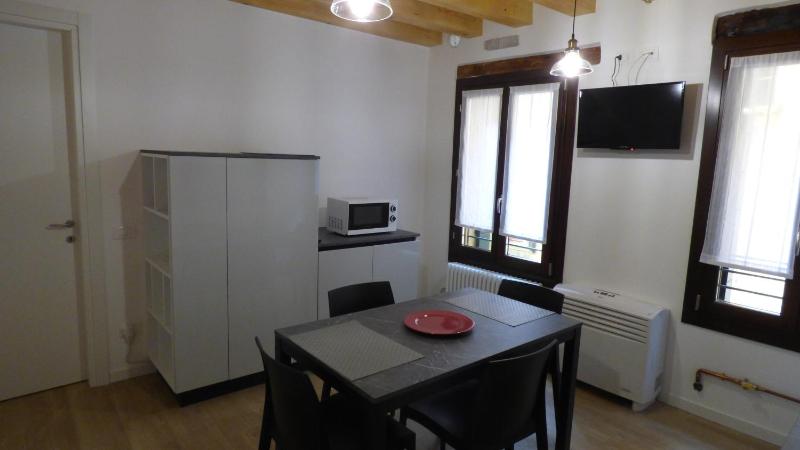 CASA MODERNA A DUE PASSI DA RIALTO — комфортный отель в Венеции