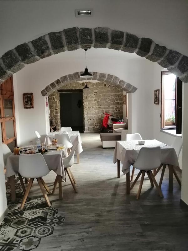 Viche Viche a Orgosolo - Autentico B&B con Cucina