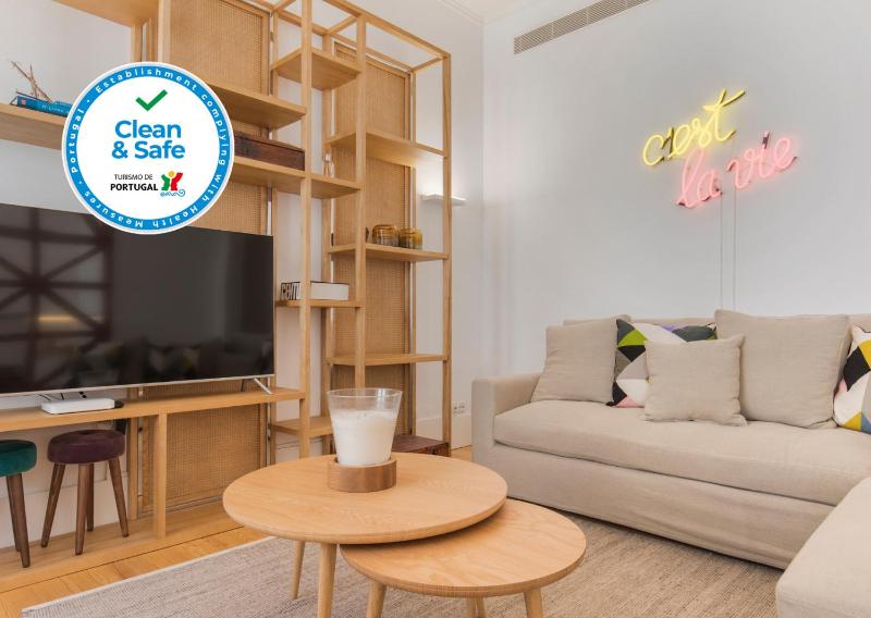Charming Apartment in Baixa Chiado — отель с удобным расположением в Лиссабоне