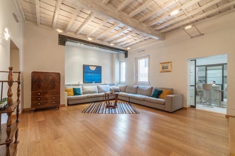 Piazza Navona Elegant Apartment — забронировать отель в Риме
