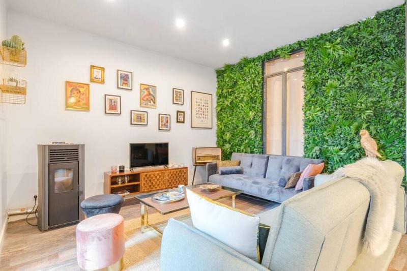 Green Graca 3BR with Terrace — отель с удобствами в Лиссабоне