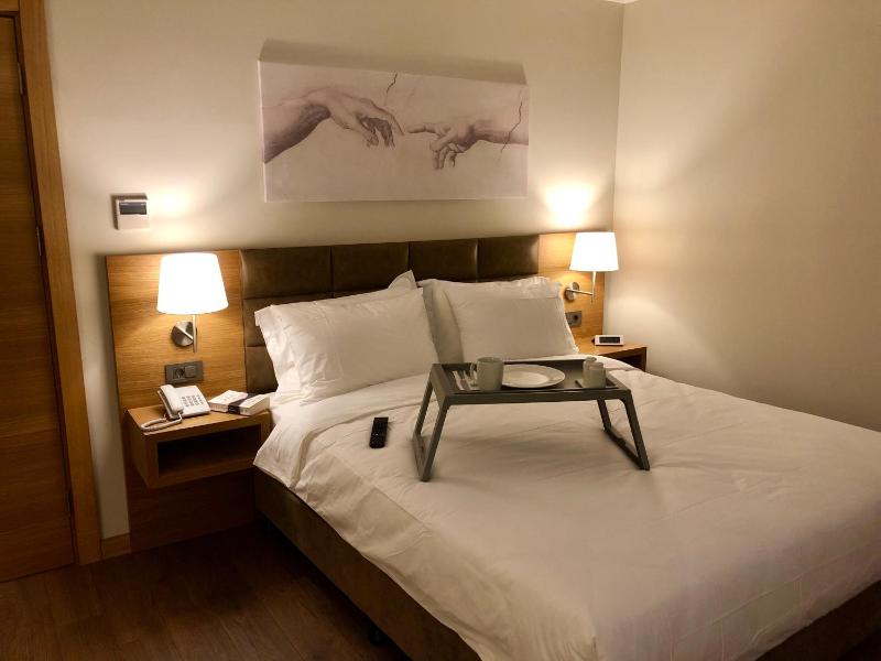 Fehmi Bey Suites — отель с удобным расположением в Стамбуле