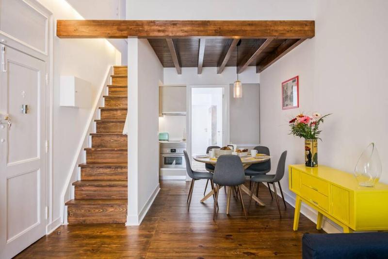 2 bedroom suites with AC next to Avenida da Liberdade — отель с удобствами в Лиссабоне