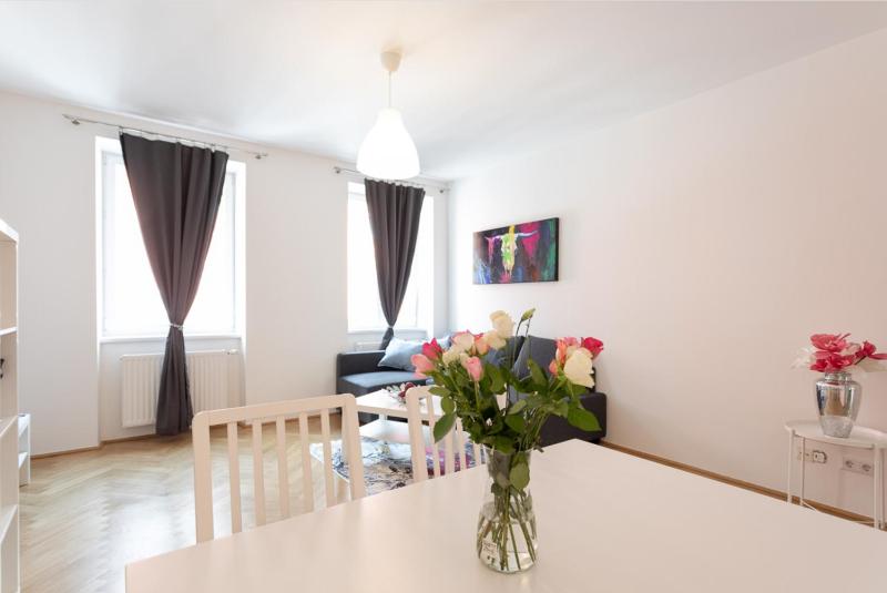 Next to city center and central station, Apt.8 — отель в вене, Австрия