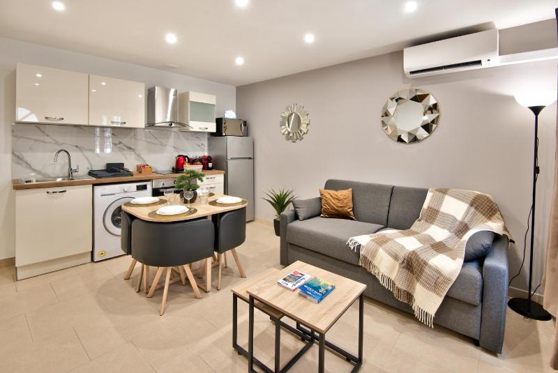Home Inn - Centre ville - Nice — отель с удобным расположением в Николь