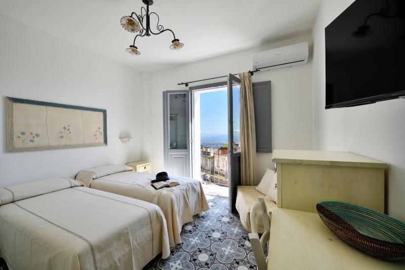 Fund'e monte a Baunei - Hotel Panoramico in Montagna
