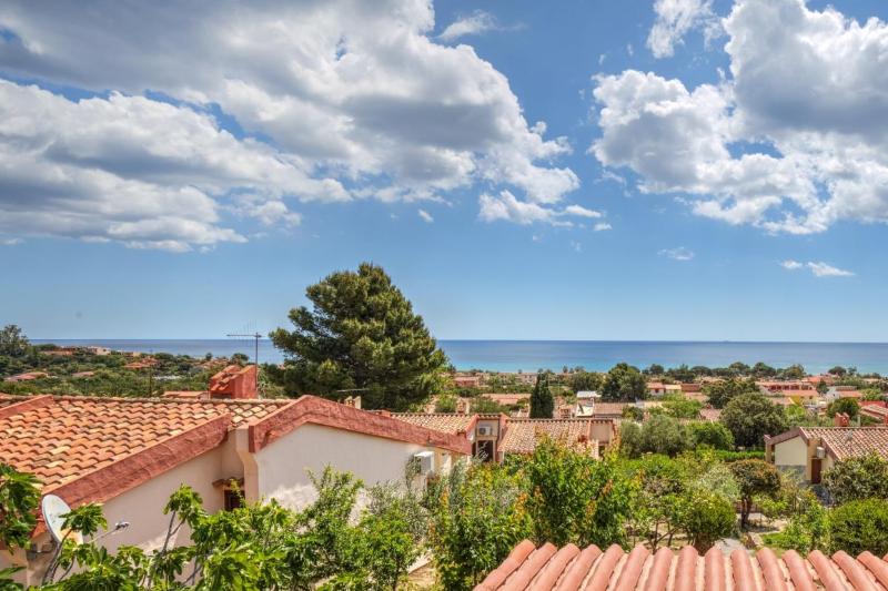 Casa Agnese a Costa Rei - Confortevole Oasi con Giardino