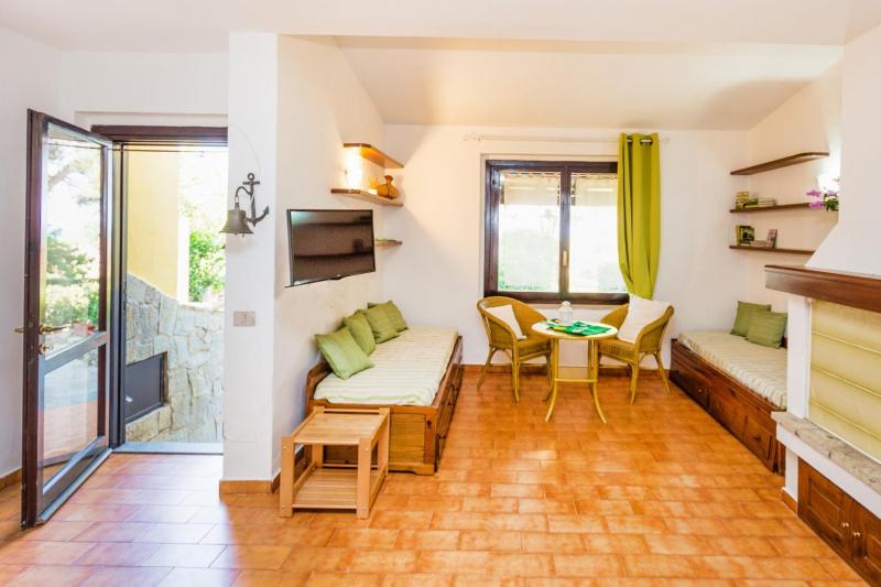 Casa Agnese a Costa Rei - Confortevole Oasi con Giardino