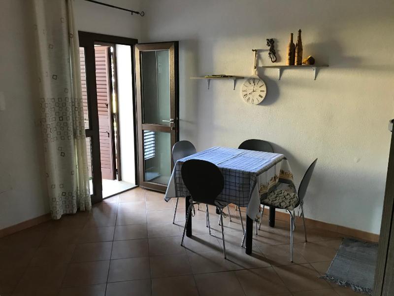 Blue House a Badesi - Accogliente casa con giardino