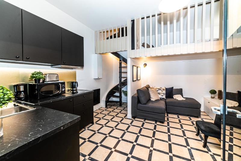 Luxurious Triplex - Marais & Montorgueil — отель с удобным расположением в Париже