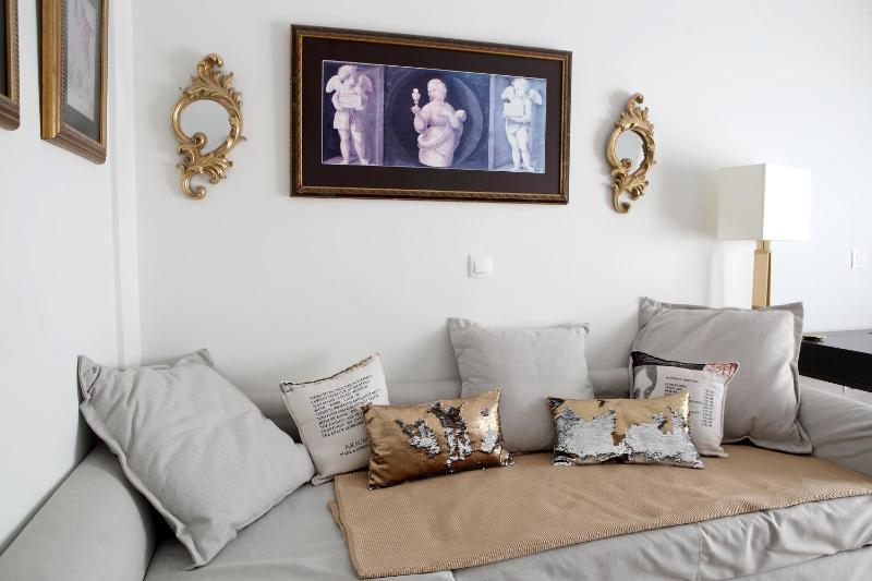 VZ Athens Apartment — комфортный отель в Афины