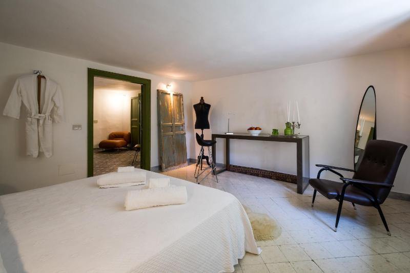 Surplus Charming Apartment — забронировать отель в Палермо