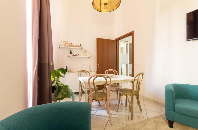 Flora apartment Folia — отель с удобствами в Риме