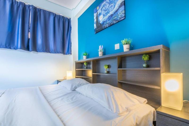 Penthouse with big terrace 2 mins from the metro — комфортный отель в Афины