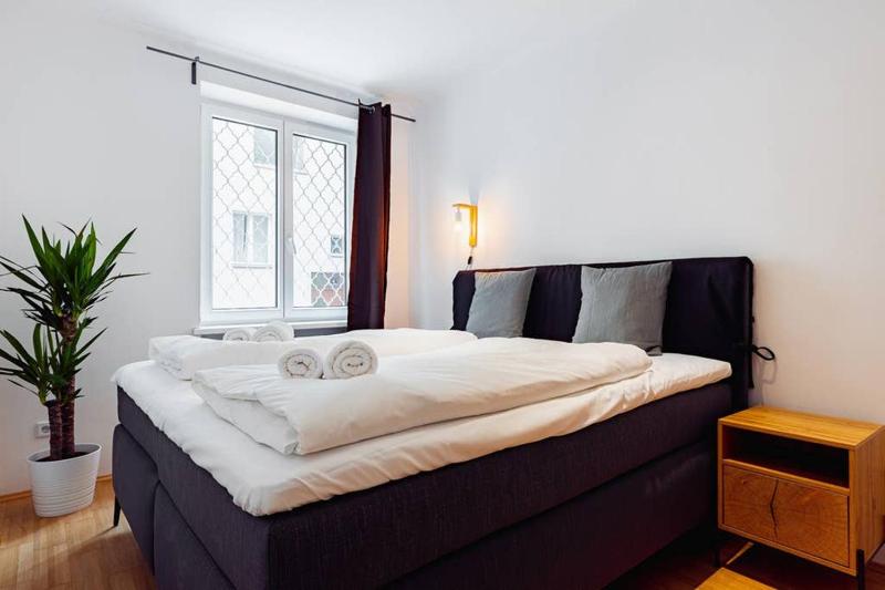 Newly-Renovated, Central City Apartment in the Heart of Vienna — отель с удобным расположением в вене