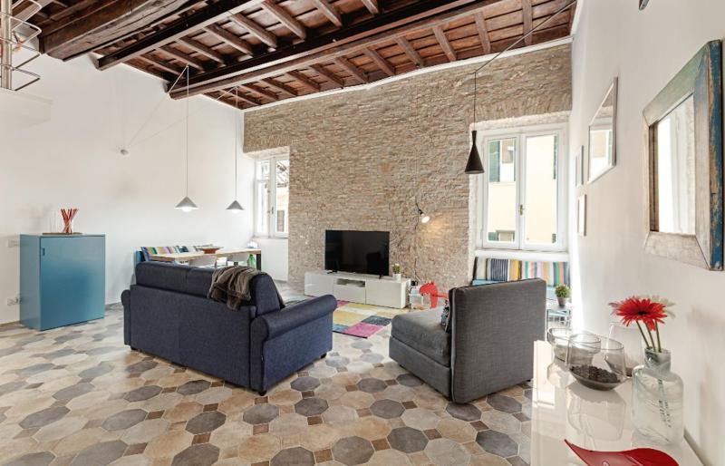 Цены на Sleek flat 4 guests 450mt from the Colosseum в Риме