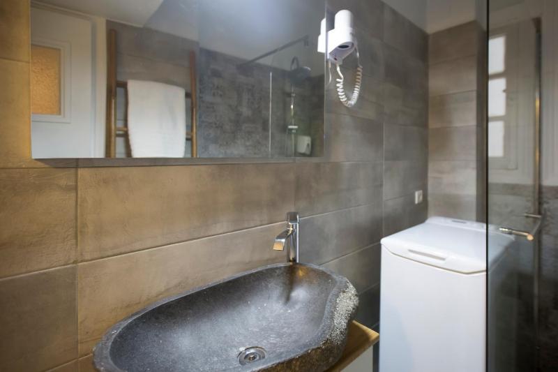 Apollonos Studio Amalia — комфортный отель в Афины