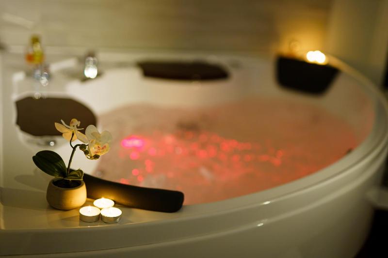 Atena Rooms a Cagliari - Eleganti camere con idromassaggio