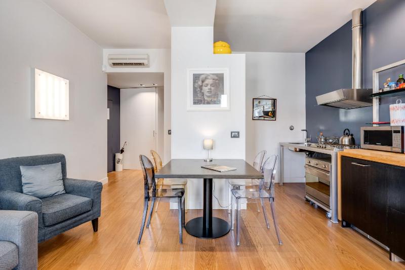 Piazza Santa Croce Design Apartment with Balcony — отзывы гостей и цены