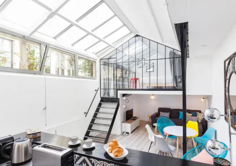 Atelier d Artiste Le Marais Paris - exceptionnel ! — отель в Париже, Франция