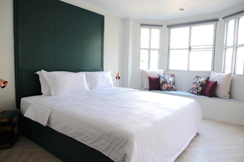 Silom Apartment Close to BTS +WIFI+Netflix — забронировать отель в Бангкоке