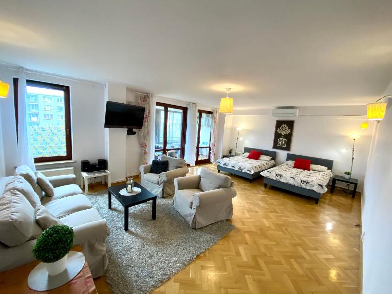 Center Warsaw - Apartmenty Jana Pawla II — отель в Варшаве, Польша