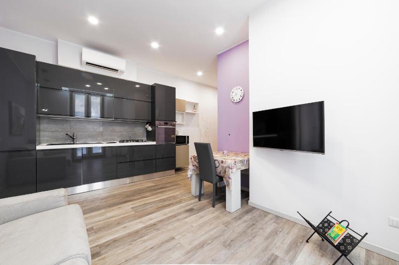 Цены на A due passi da Piazza Firenze Apartment в Милане