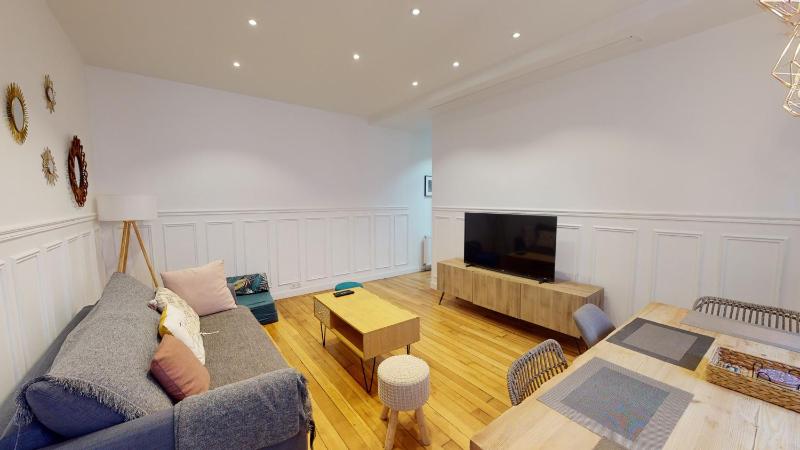 Cosy and spacious apartment near Champs Elysee — забронировать отель в Париже