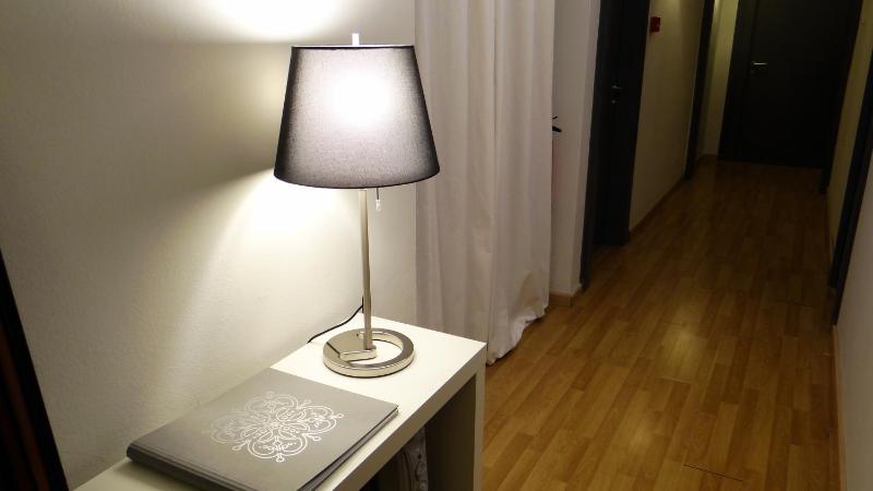 Hostal El Ninot — забронировать отель в Барселоне