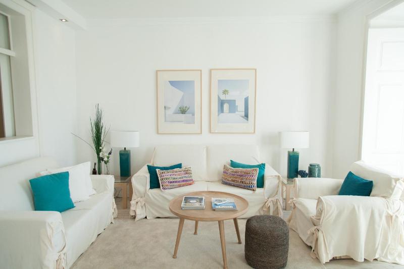 Цены на FLH Madragoa Fresh Design Apartment в Лиссабоне