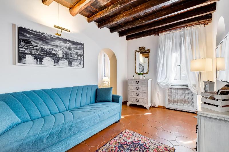 White Coronari Apartment — отель в Риме, Италия