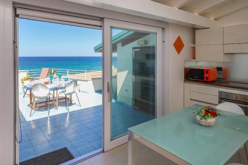 Residence Aurora a Castelsardo - Apt fronte mare con WiFi