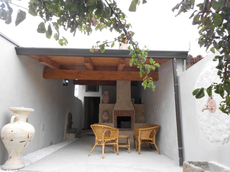 Casa Sisse a Cabras - Incantevole casa con patio