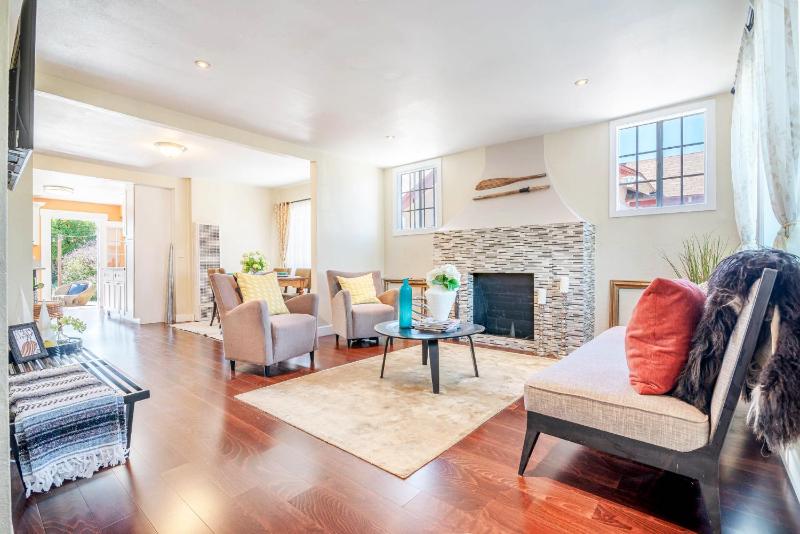 Beautifully decorated Leimert Park home close to USC and LAX — комфортный отель в Лос-Анджелесе