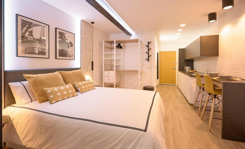 Apartamentos en Alicante RISCAL — комфортный отель в Аликанте