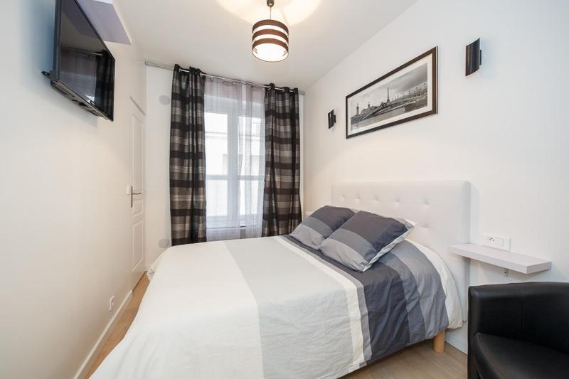 NEAR EIFFEL TOWER - BEAUTiFUL FLAT — отель с удобным расположением в Париже