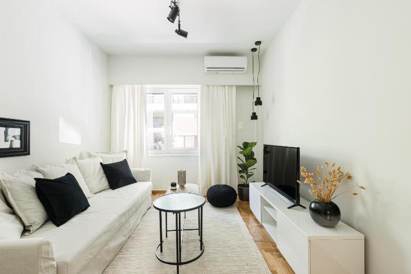 Serene 1 BR Apartment in Koukaki by UPSTREET — отель в Афины, Греция